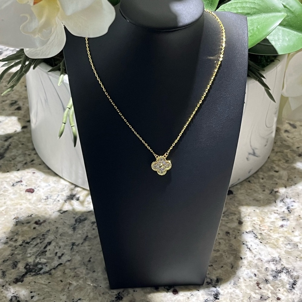 Clover Elegant Gold Flower Pendant Necklace with Stones FREE SHIPPING